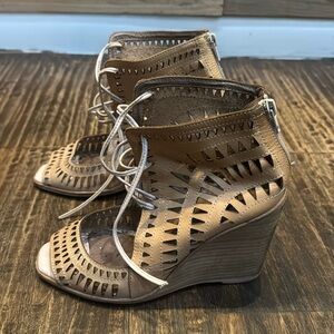 Jeffrey Campbell Cutout Heels Rodillo Beige Beige Leather Wedge Sandals Size 8